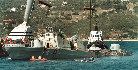 Ανέλκυση της πυραυλάκατος Κωστάκος στις 15 Μαρτίου 1997